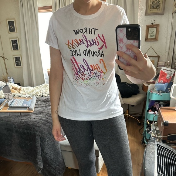Throw kindness around like confetti white tee sz large - Picture 5 of 5